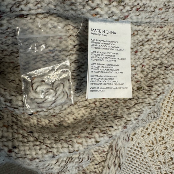 Club Monaco Xiomara Chunky Knit Turtleneck Cream/Tan Sweater Poncho Size M-L - Picture 5 of 11